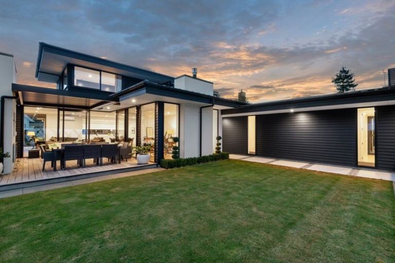 Photo of property in 64 Clyde Road, Ilam, Christchurch, 8041