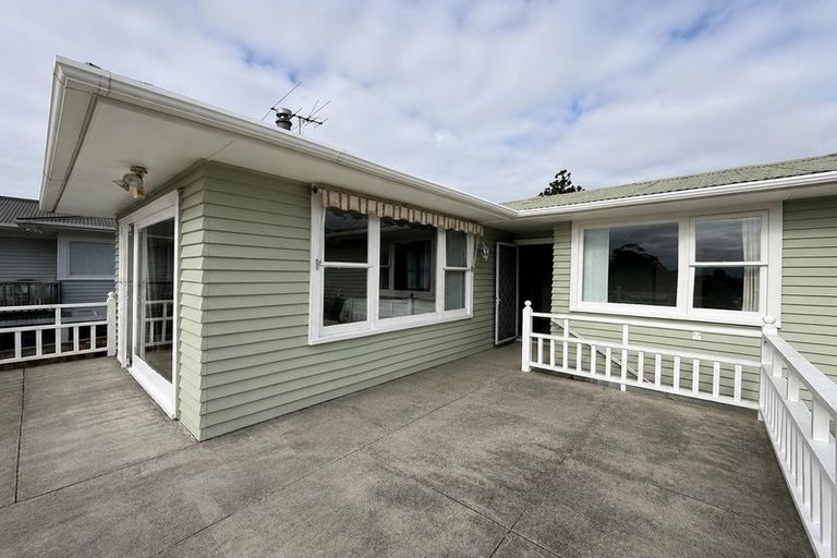 Photo of property in 11 Noall Street, Te Atatu Peninsula, Auckland, 0610