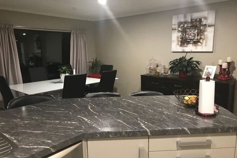 Photo of property in 22 Percy Kinsman Crescent, Riverstone Terraces, Upper Hutt, 5018