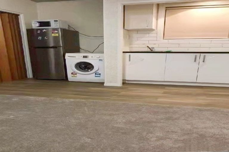 Photo of property in 76 Waimumu Road, Massey, Auckland, 0614