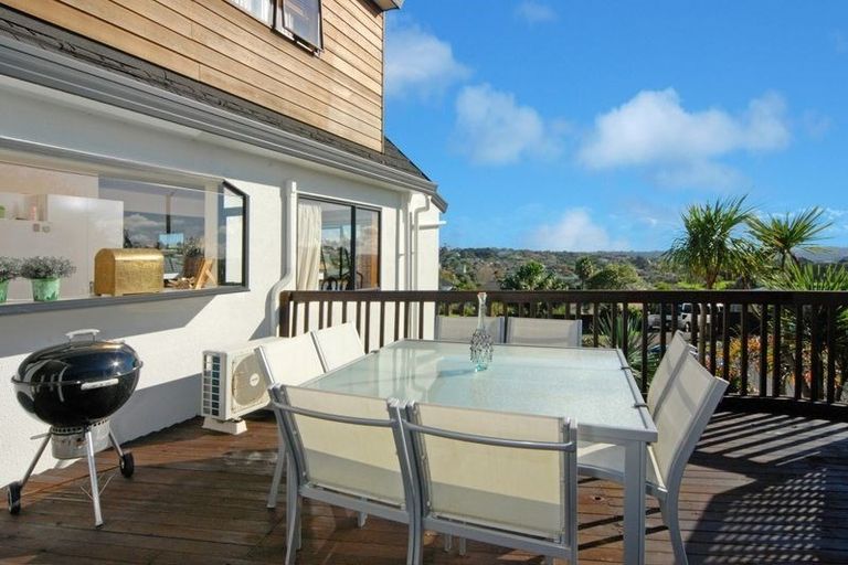 Photo of property in 16 Goldfinch Rise, Unsworth Heights, Auckland, 0632