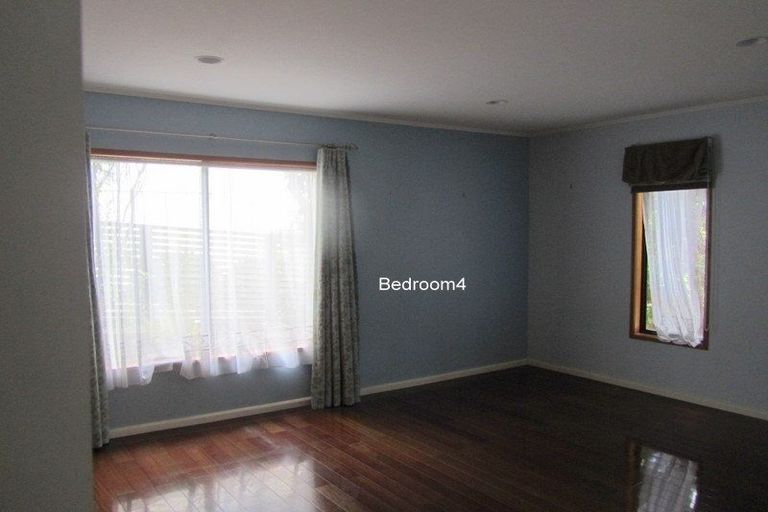 Photo of property in 8 Carrowmore, Pinehill, Auckland, 0632