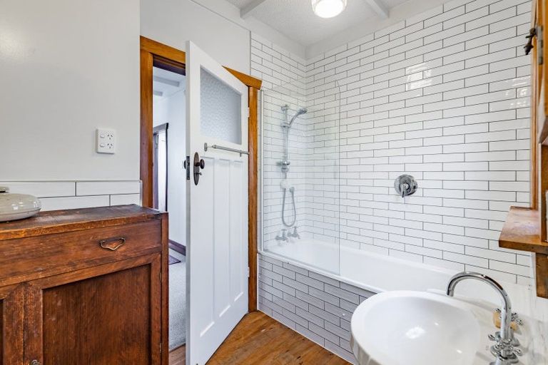 Photo of property in 84 Whiteley Street, Moturoa, New Plymouth, 4310