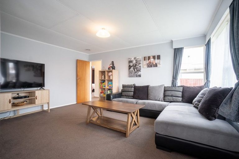 Photo of property in 32 Rhodes Drive, Kelvin Grove, Palmerston North, 4414