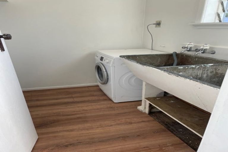 Photo of property in 3 Gloria Avenue, Te Atatu Peninsula, Auckland, 0610