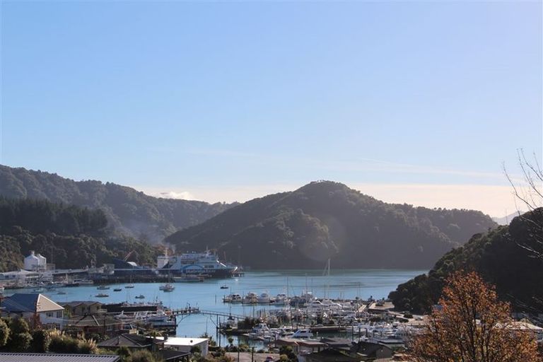 Photo of property in 20 Russell Street, Picton, 7220