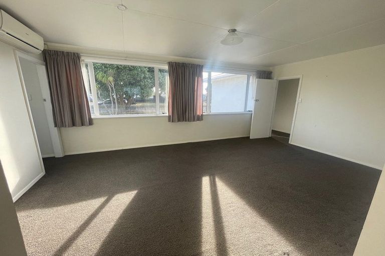 Photo of property in 49 Thatcher Street, Castlecliff, Whanganui, 4501