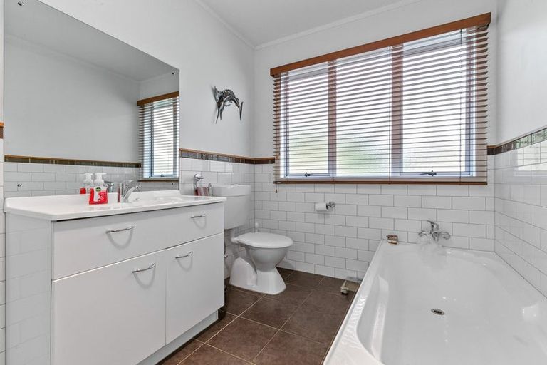 Photo of property in 12 Denton Road, Levin, 5571