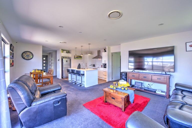 Photo of property in 18 Hunter Street, Edendale, 9825