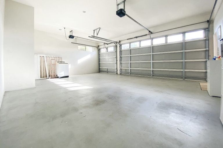 Photo of property in 21 Loughros Place, Pinehill, Auckland, 0632