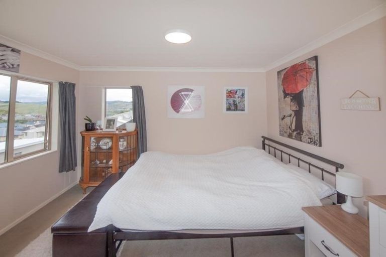 Photo of property in 50 Erlestoke Crescent, Churton Park, Wellington, 6037