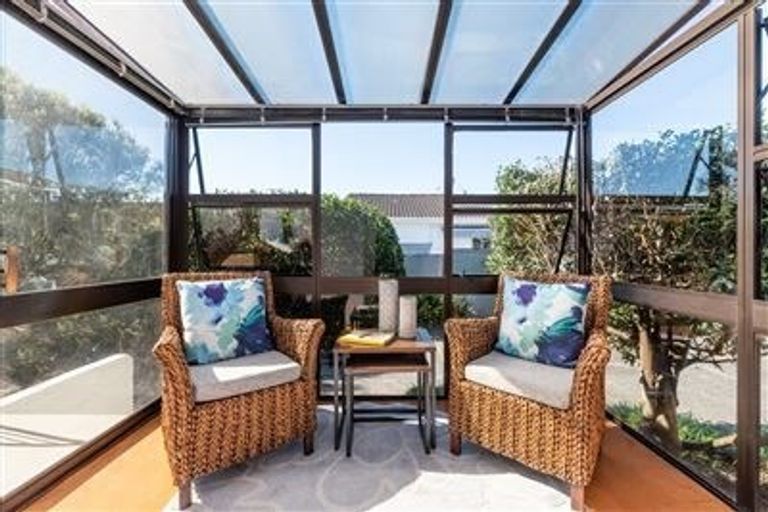 Photo of property in 2/7 Napoleon Avenue, Milford, Auckland, 0620