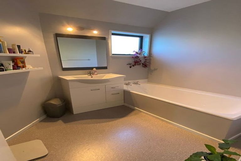 Photo of property in 1/25 Kingham Place, Avonhead, Christchurch, 8042