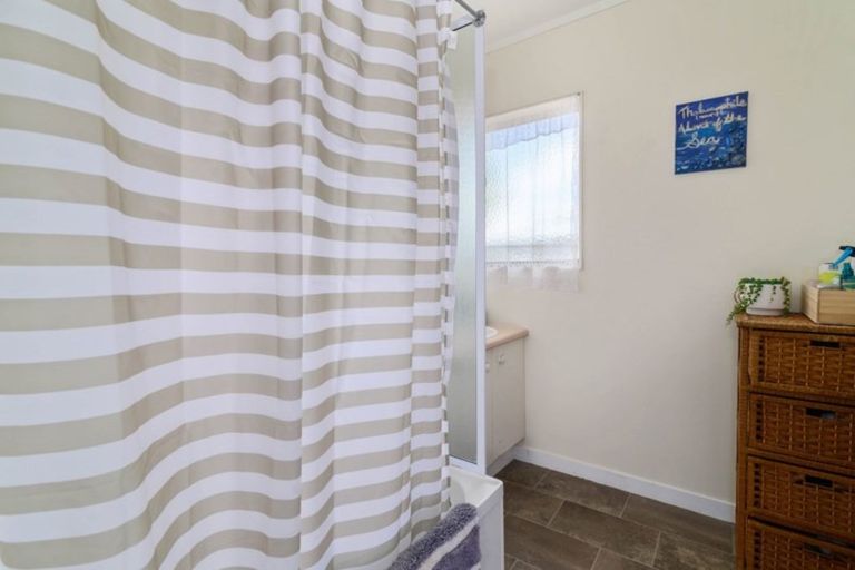 Photo of property in 38a Aquarius Drive, Kawaha Point, Rotorua, 3010