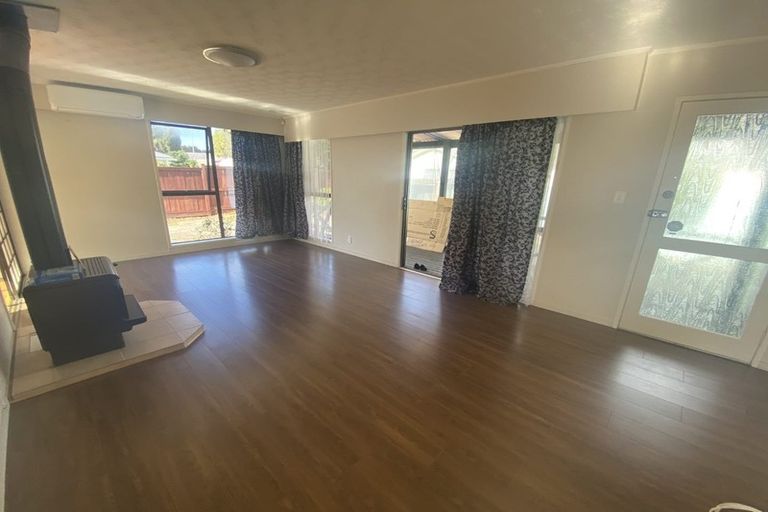 Photo of property in 1/9 Casuarina Road, Half Moon Bay, Auckland, 2012
