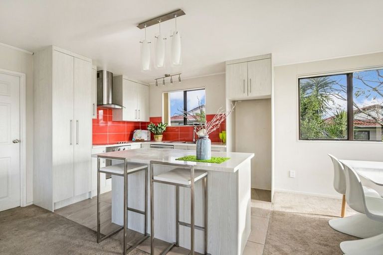 Photo of property in 2/1 Rebecca Rise, Weymouth, Auckland, 2103