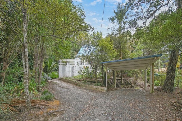 Photo of property in 16 Mahoe Road, Titirangi, Auckland, 0604