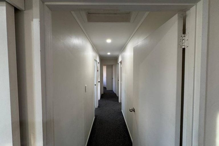 Photo of property in 15 Hinerau Street, Henderson, Auckland, 0612