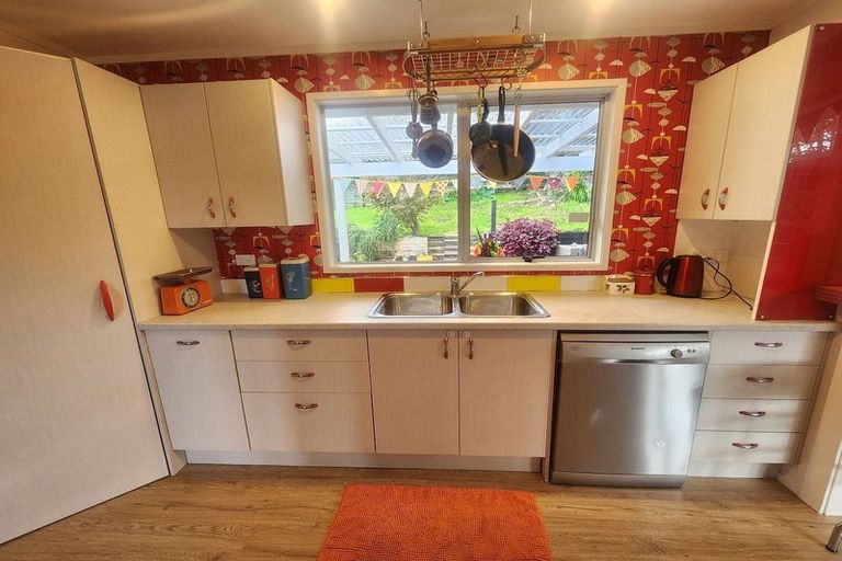 Photo of property in 28 Zingaro Place, Massey, Auckland, 0614