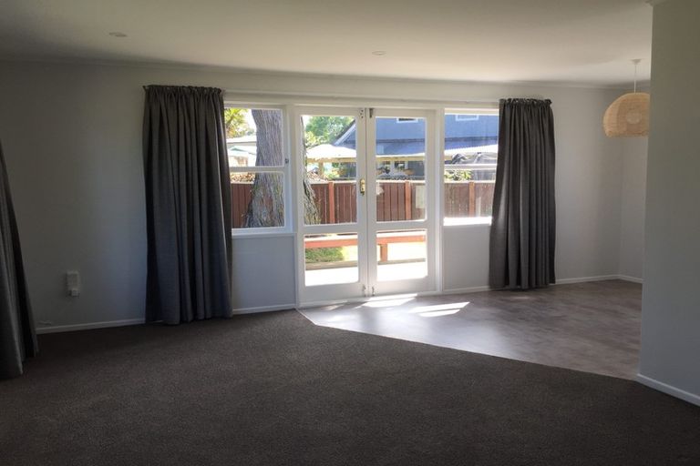 Photo of property in 6 Moehau Grove, Trentham, Upper Hutt, 5018