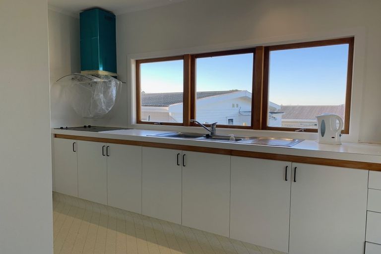 Photo of property in 31 Eastglen Road, Glen Eden, Auckland, 0602