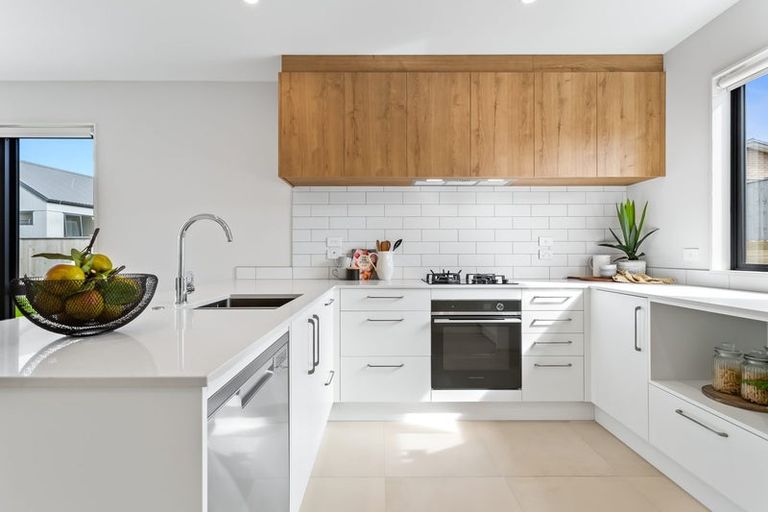 Photo of property in 5 Seafoam Road, Rosehill, Papakura, 2113