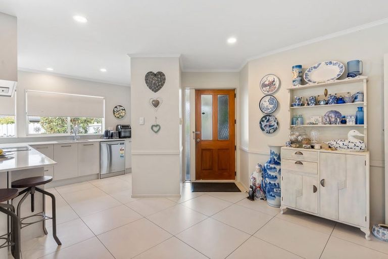 Photo of property in 1/20 Solana Court, Botany Downs, Auckland, 2010