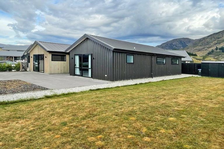 Photo of property in 25 Regent Street, Lower Shotover, Queenstown, 9304