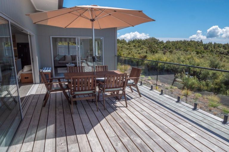 Photo of property in 116 Stratford Drive, Cable Bay, 0420