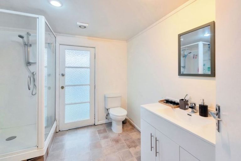 Photo of property in 12 Arahia Street, Northcote, Auckland, 0627