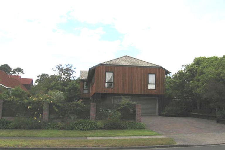 Photo of property in 30 Manutara Avenue, Forrest Hill, Auckland, 0620