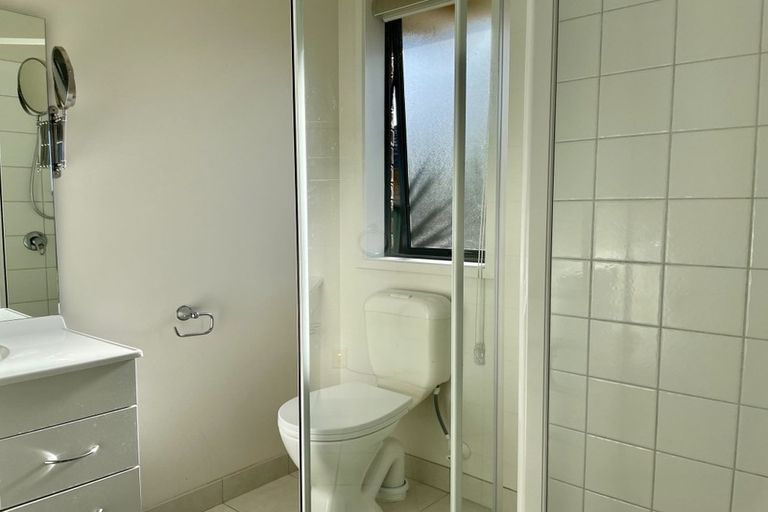 Photo of property in 1 Summerland Drive, Henderson, Auckland, 0612