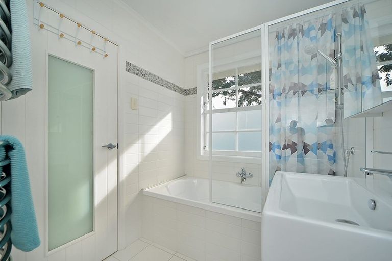 Photo of property in 1a Dublin Street, Martinborough, 5711