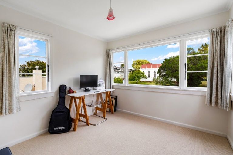 Photo of property in 63 Napier Terrace, Hospital Hill, Napier, 4110