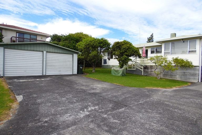 Photo of property in 49 Flanshaw Road, Te Atatu South, Auckland, 0610