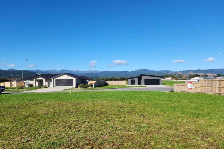 Photo of property in 8 Ash Close, Levin, 5510