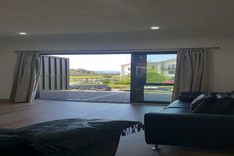 Photo of property in 74 Te Oneroa Way, Long Bay, Auckland, 0630