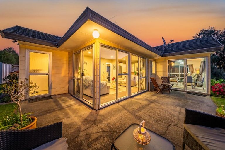 Photo of property in 20 Memphis Grove, Totara Park, Upper Hutt, 5018