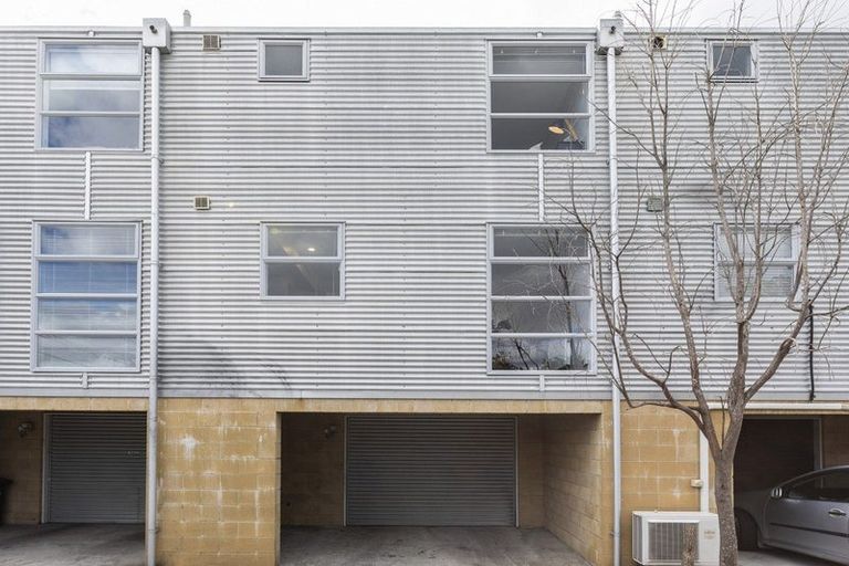 Photo of property in 132 Purchas Street, Edgeware, Christchurch, 8013