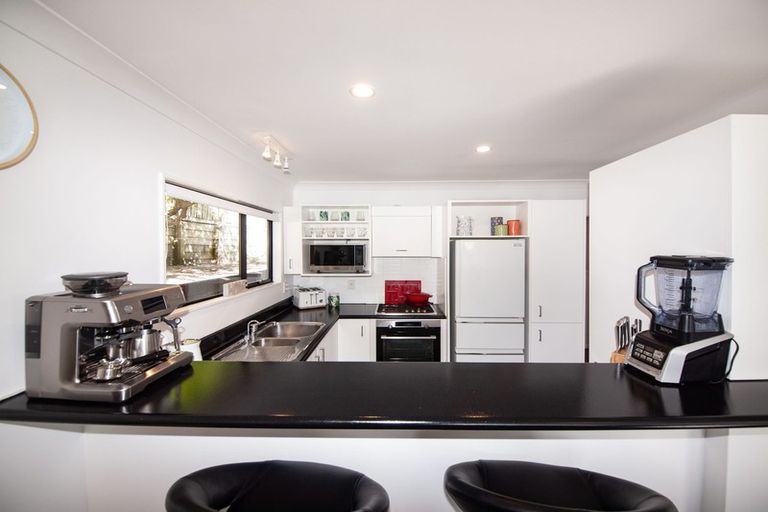 Photo of property in 74 Abilene Crescent, Churton Park, Wellington, 6037