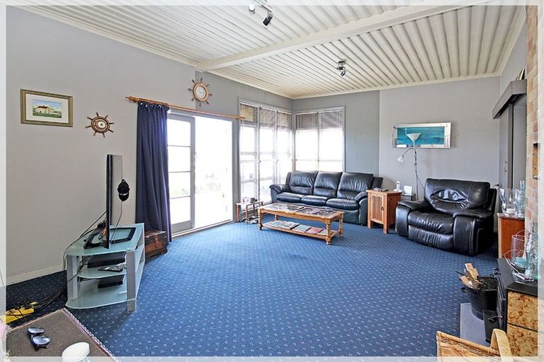 Photo of property in 11 Marine Parade South, Foxton Beach, Foxton, 4815