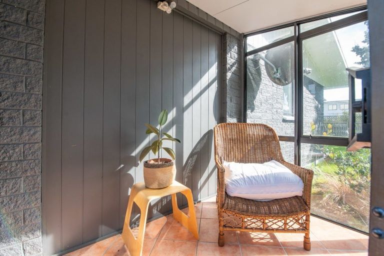 Photo of property in 8b Wyndham Road, Hannahs Bay, Rotorua, 3010