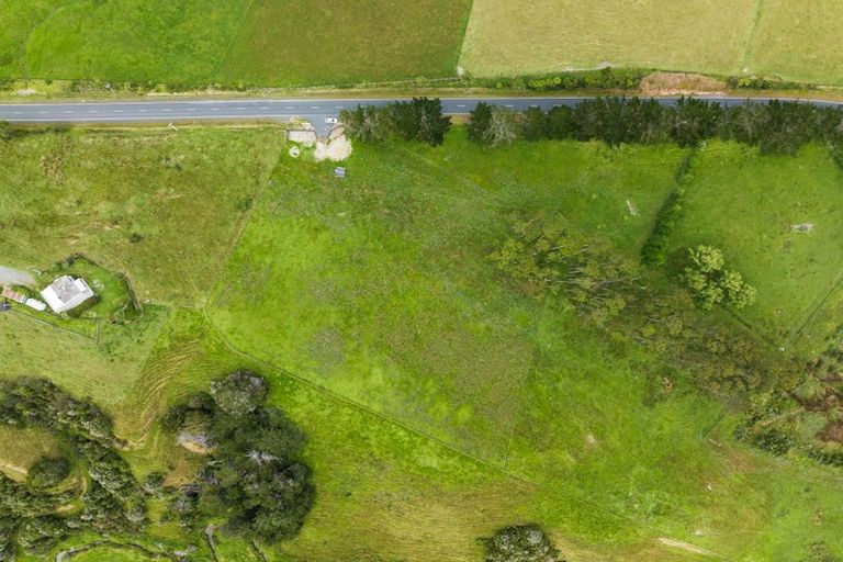 Photo of property in 3060 Kaipara Coast Highway, Glorit, 0984