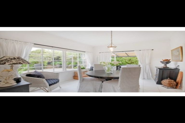 Photo of property in 8 Forrest Hill Road, Forrest Hill, Auckland, 0620