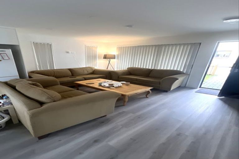 Photo of property in 10/100 Seymour Road, Sunnyvale, Auckland, 0612