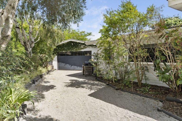 Photo of property in 15 Robert Grove, Paraparaumu, 5032