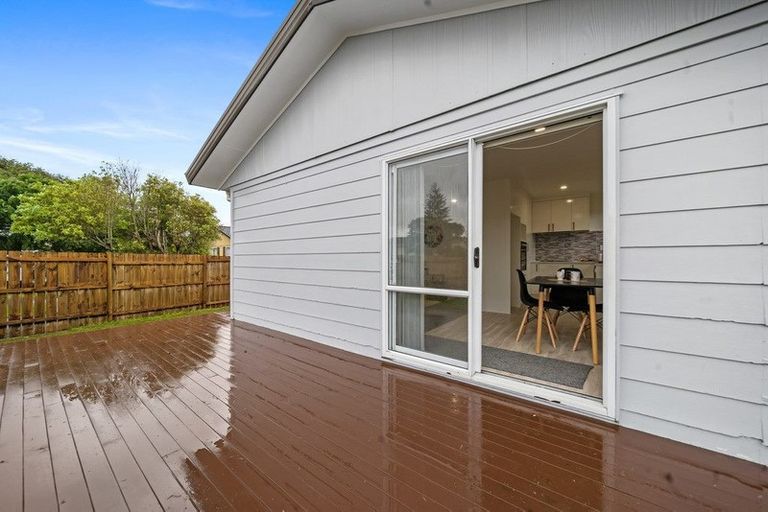 Photo of property in 1/3 Sparrow Place, Weymouth, Auckland, 2103