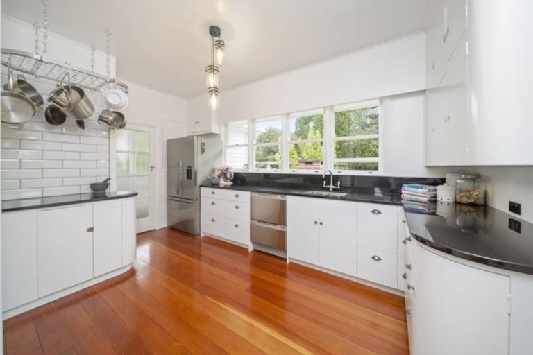 Photo of property in 15 Regan Street, Stratford, 4332