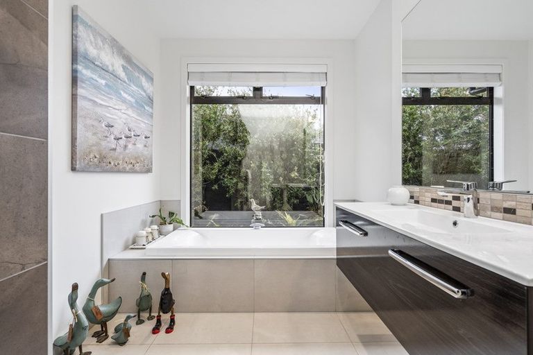 Photo of property in 119 Saint Kilda Road, Cambridge, 3434