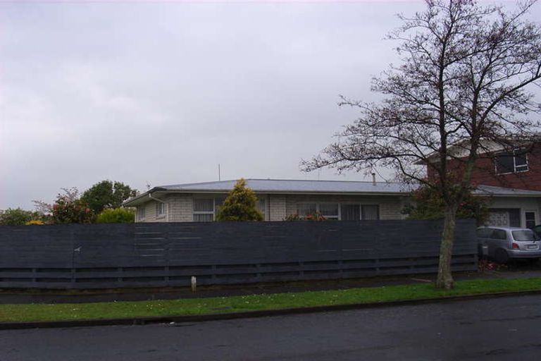 Photo of property in 1 Abraham Crescent, Milson, Palmerston North, 4414